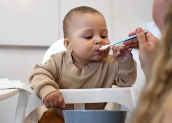 Nestlé é acusada de adicionar açúcar em produtos para bebês somente em países pobres – incluindo o Brasil