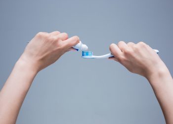 Veneno? Veja os motivos para deixar de usar agora a sua pasta de dente