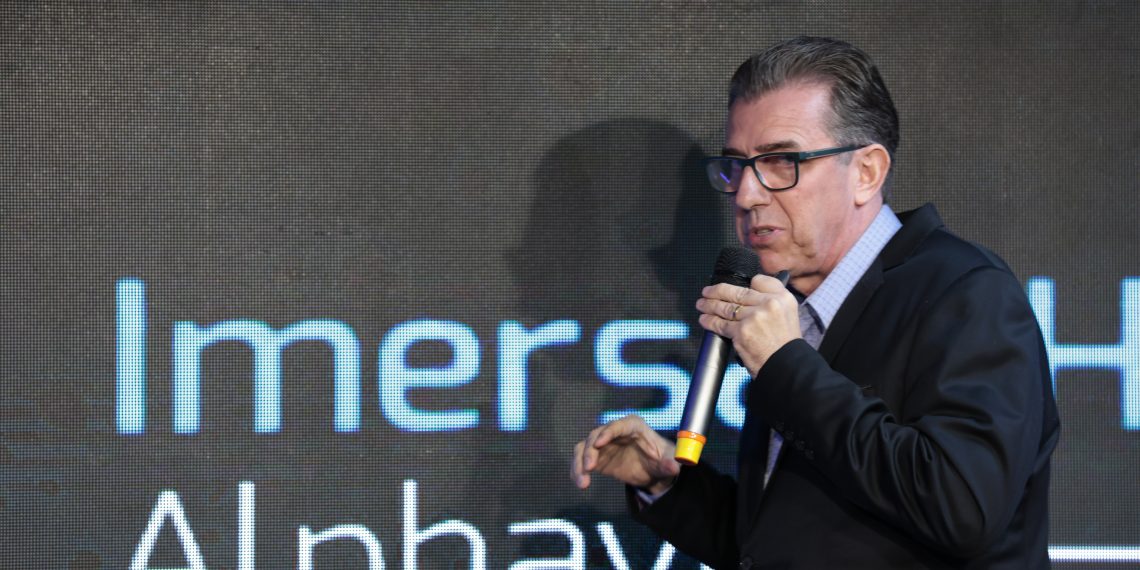 Em palestra, jornalista e escritor Fernando Beteti explicou o ‘poder da comunicação na carreira do profissional de saúde’; veja fotos