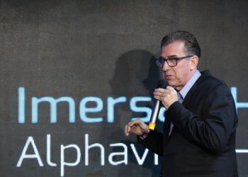 Em palestra, jornalista e escritor Fernando Beteti explicou o ‘poder da comunicação na carreira do profissional de saúde’; veja fotos