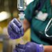 Enfermeira coloca água de torneira em vez de remédio e 9 pessoas morrem