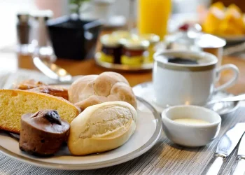 Alimentos que jamais devem ser consumidos no café da manhã para evitar AVC e câncer