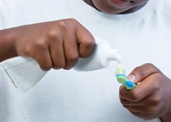Anvisa suspende creme dental da Colgate após relatos de lesões e inflamações
