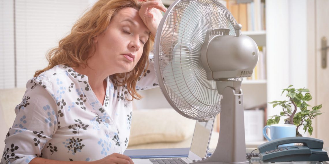 Menopausa: Conheça o tratamento sem hormônio que promete reduzir ondas de calor e insônia