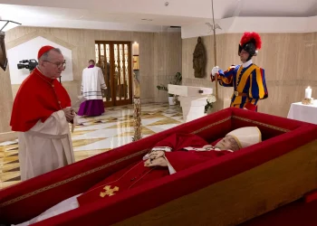 Papa Francisco morreu ao sofrer AVC seguido de coma e colapso cardiovascular: entenda as causas da morte