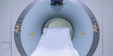 Homem morre após ser sugado por máquina de ressonância magnética