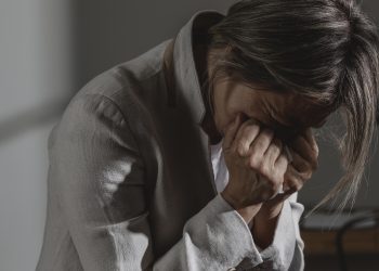 Esses alimentos comuns ‘roubam’ a felicidade e podem causar depressão; veja quais