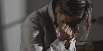 Esses alimentos comuns ‘roubam’ a felicidade e podem causar depressão; veja quais