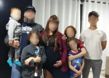 família condenada covid-19 multa