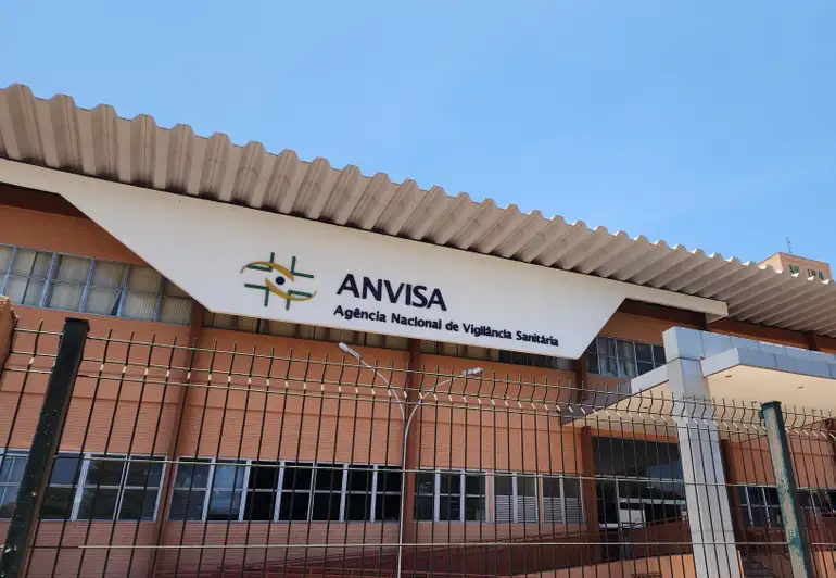 Anvisa proíbe picolé e produtos de limpeza por riscos à saúde; veja quais